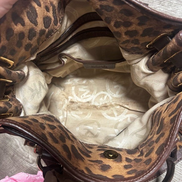 Michael Kors Hamilton Leopard Print Handbag - Picture 8 of 8
